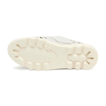 Carregue a imagem no visualizador da Galeria, Sapato casual feminino em couro nude com recortes vazados, fechamento em velcro e solado tratorado off-white em fundo branco