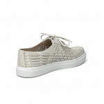 Carregue a imagem no visualizador da Galeria, Tênis casual de couro premium off-white com trêsse exclusiva e sola branca, amarrado com cadarços, traseiro.