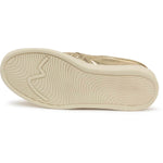 Carregue a imagem no visualizador da Galeria, Tênis slip on feminino em couro legítimo dourado com textura trançada e sola branca da marca Rio de Luz.
