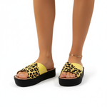 Carregue a imagem no visualizador da Galeria, Sandalia flatform - Couro Amarelo
